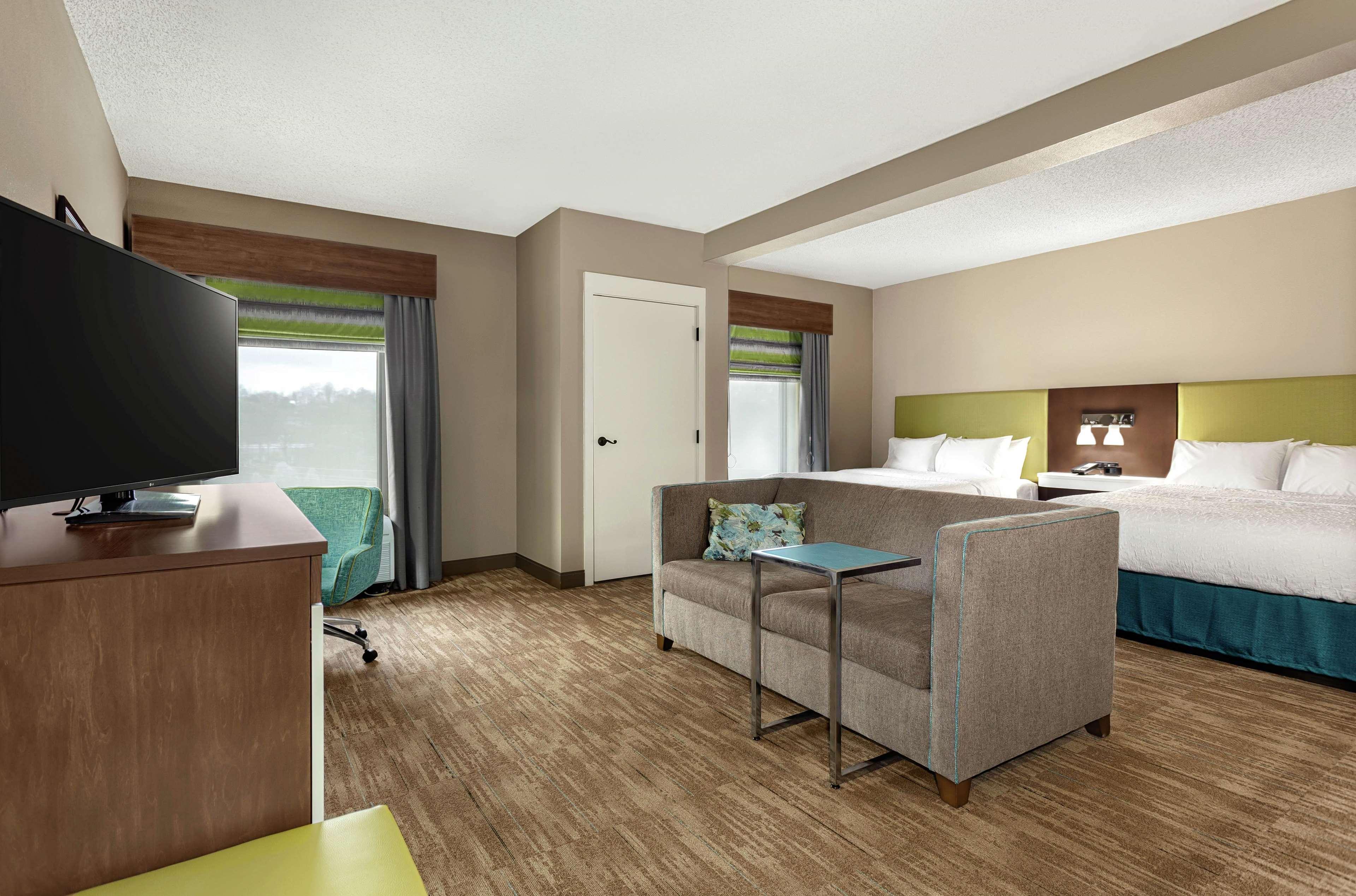 Hampton Inn Моргантон Экстерьер фото