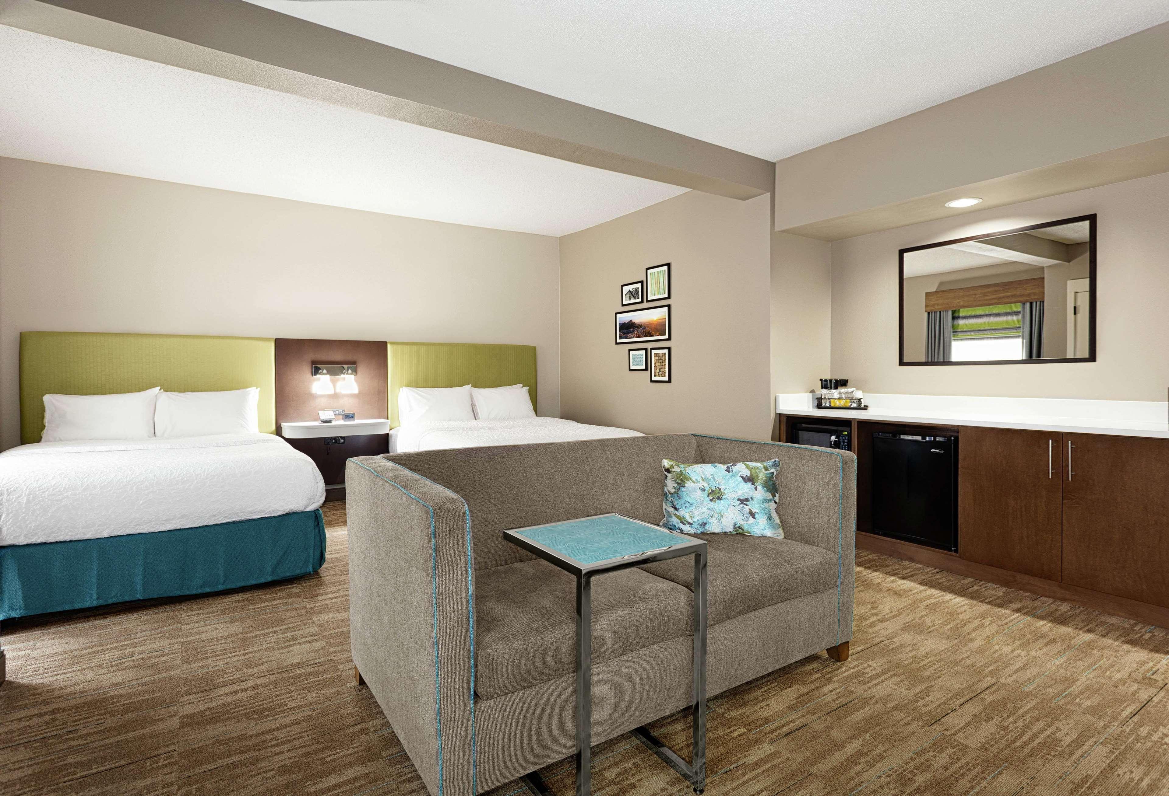 Hampton Inn Моргантон Экстерьер фото