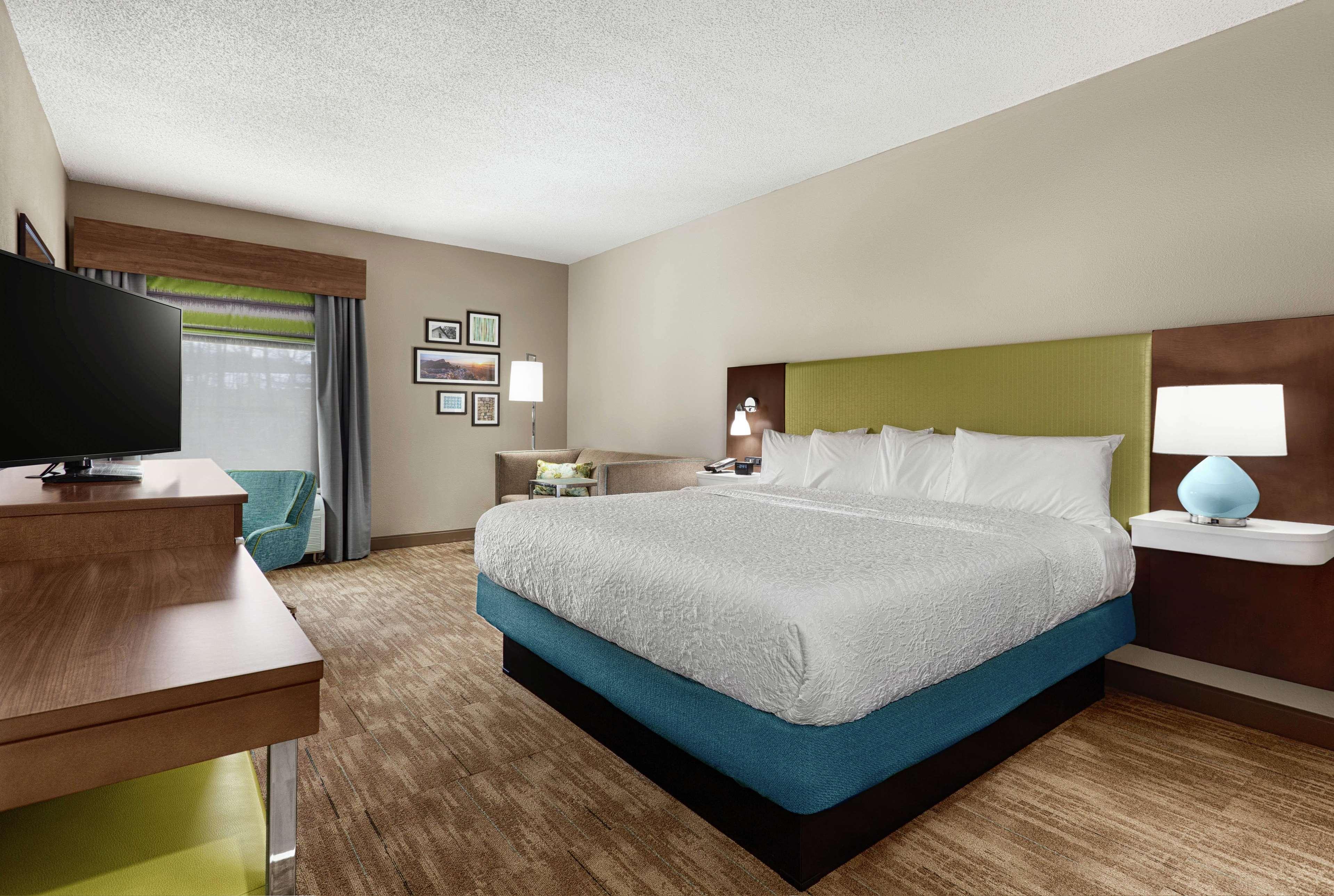 Hampton Inn Моргантон Экстерьер фото