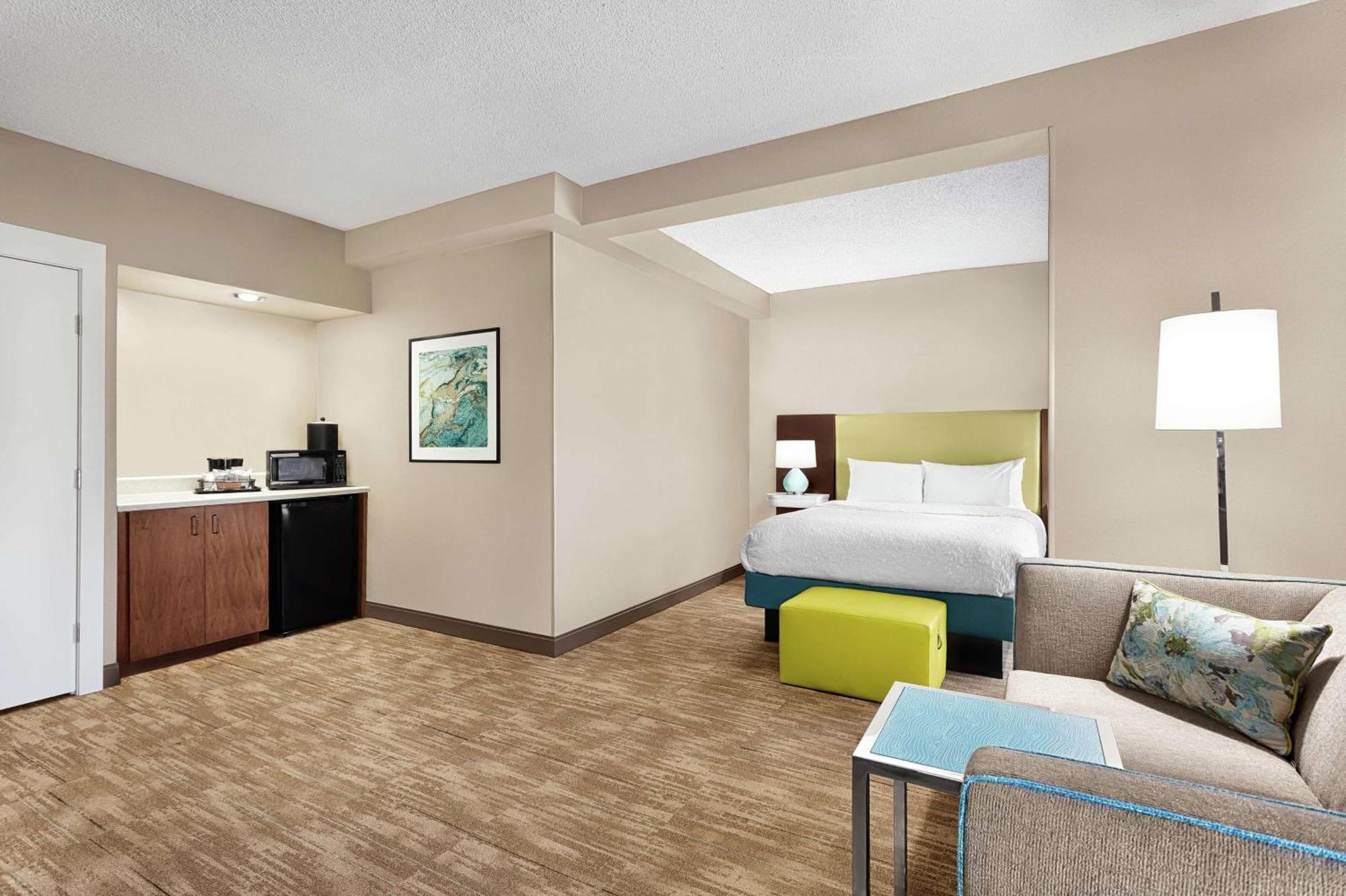 Hampton Inn Моргантон Экстерьер фото