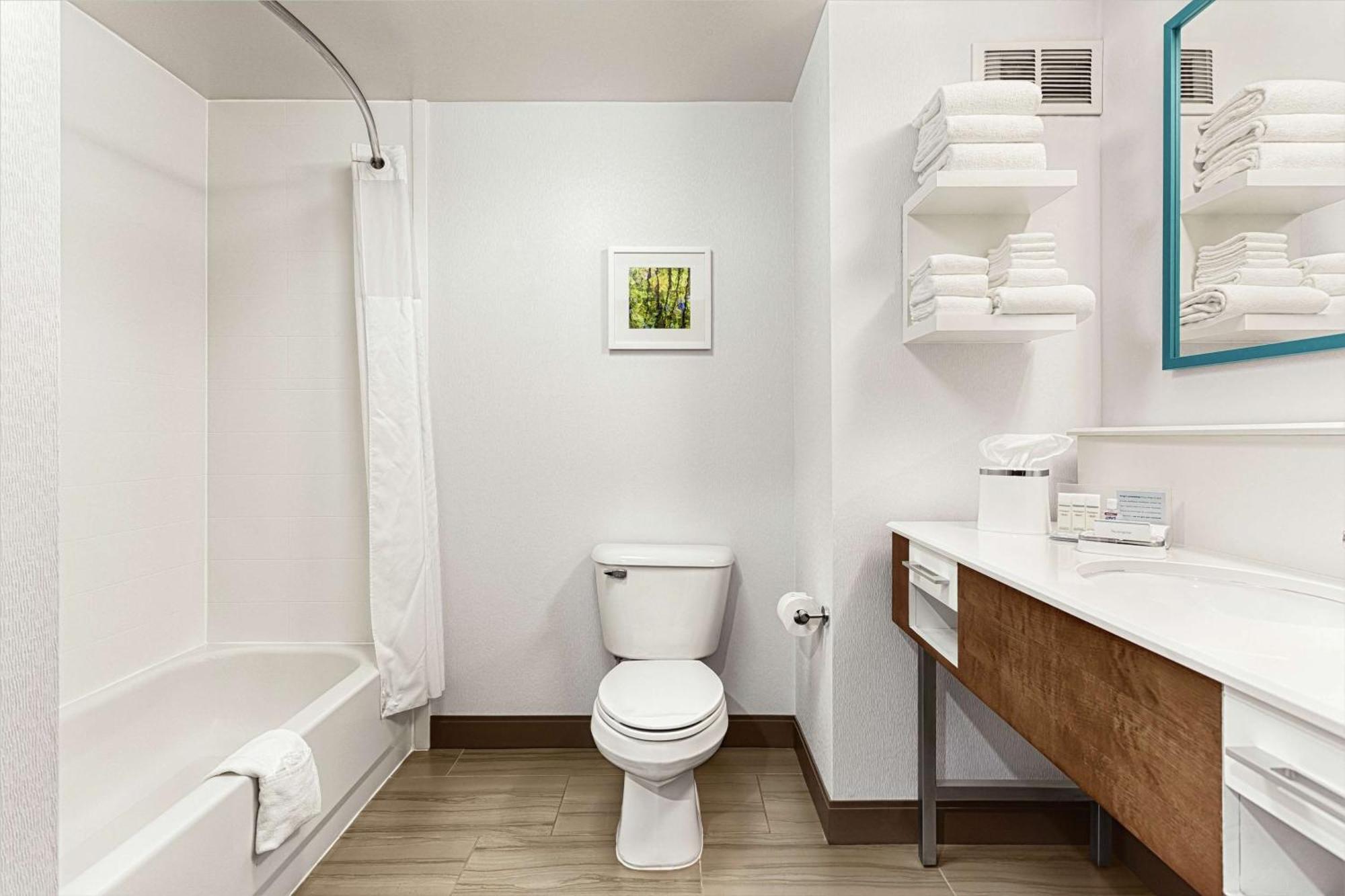 Hampton Inn Моргантон Экстерьер фото
