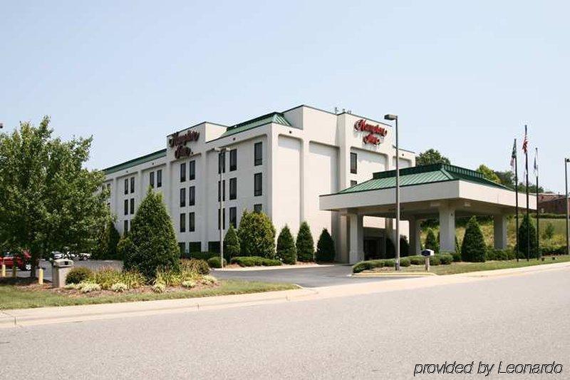 Hampton Inn Моргантон Экстерьер фото