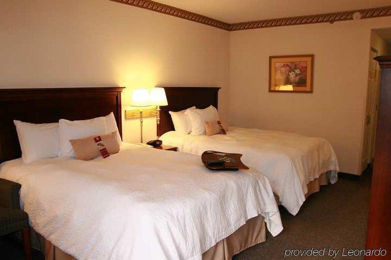 Hampton Inn Моргантон Номер фото