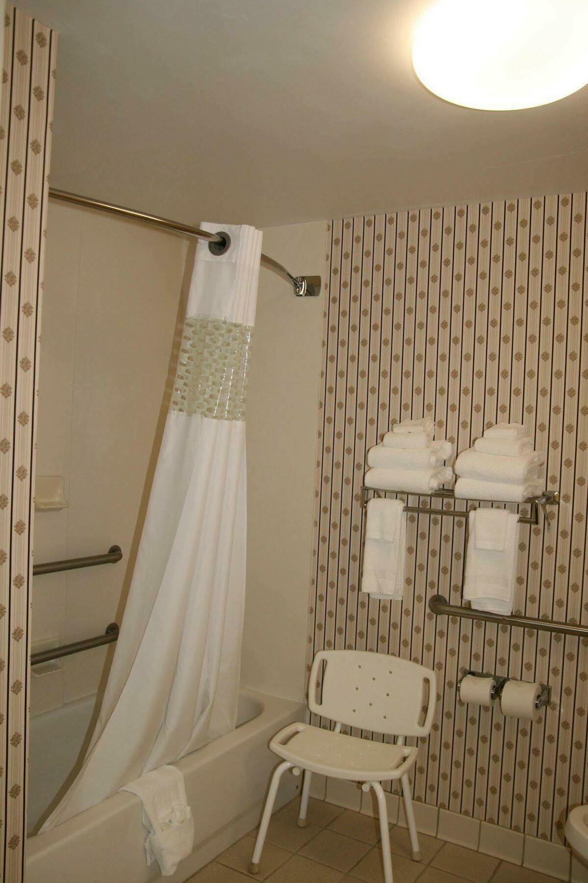 Hampton Inn Моргантон Номер фото